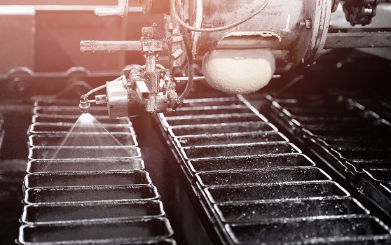 食品生產中托盤底面噴油