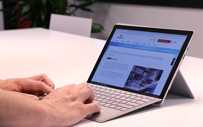 筆記本電腦屏幕:化學氣相沉積-CVD 示例